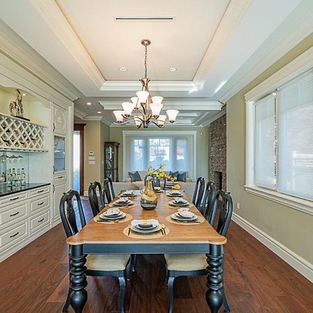 Spacious Cozy House In Vancouver West エクステリア 写真