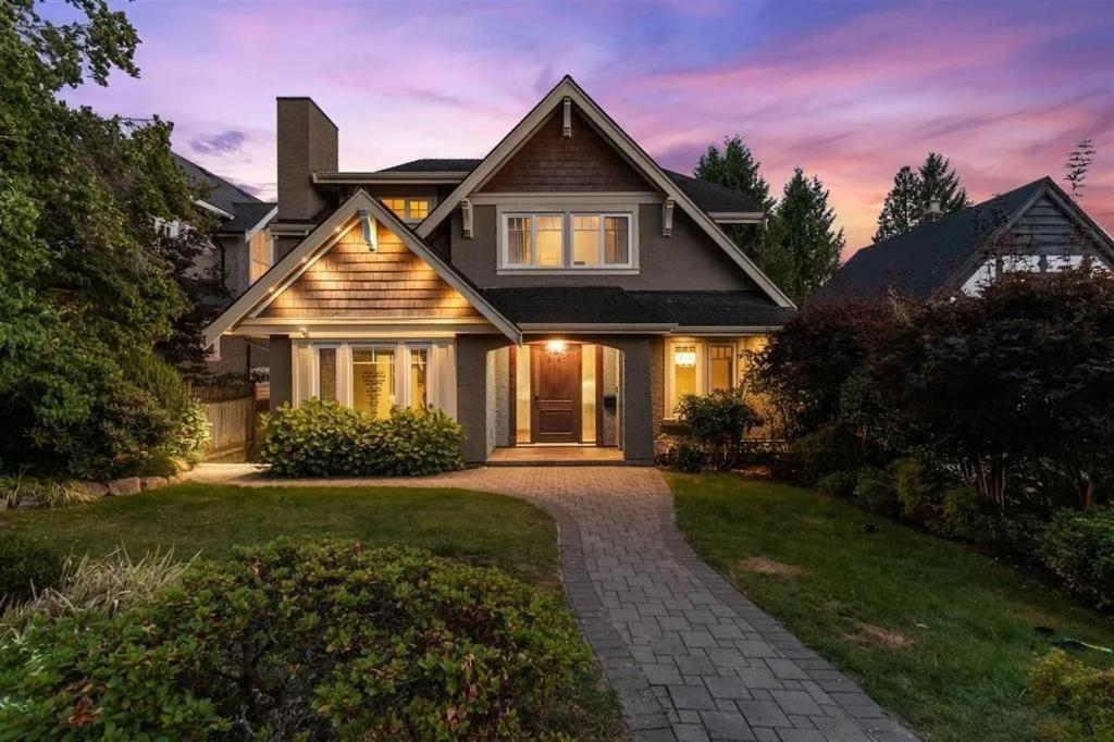 Spacious Cozy House In Vancouver West エクステリア 写真
