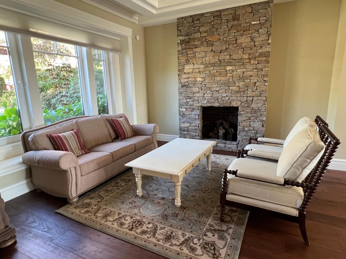 Spacious Cozy House In Vancouver West エクステリア 写真