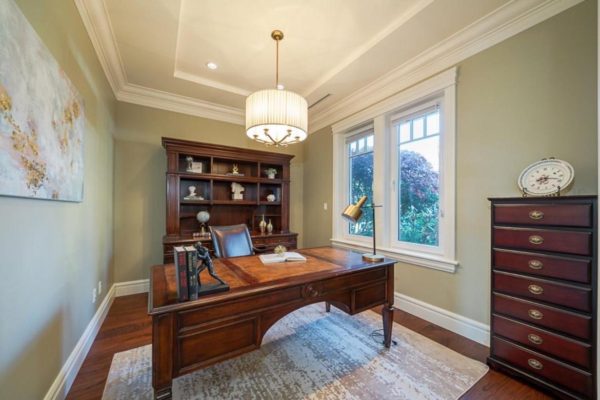 Spacious Cozy House In Vancouver West エクステリア 写真