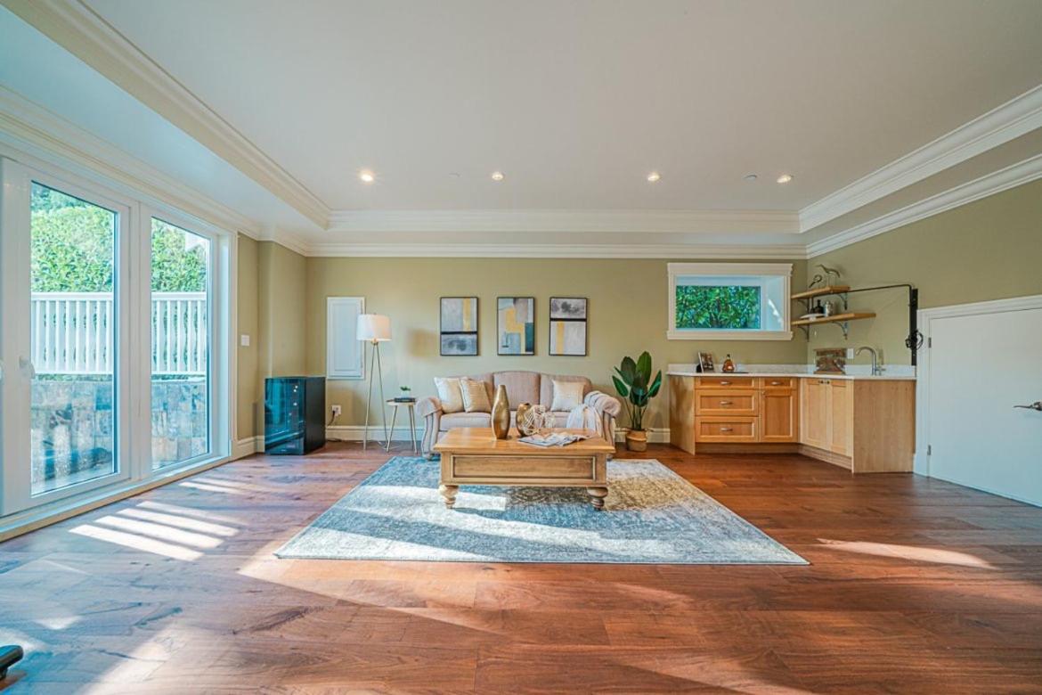 Spacious Cozy House In Vancouver West エクステリア 写真