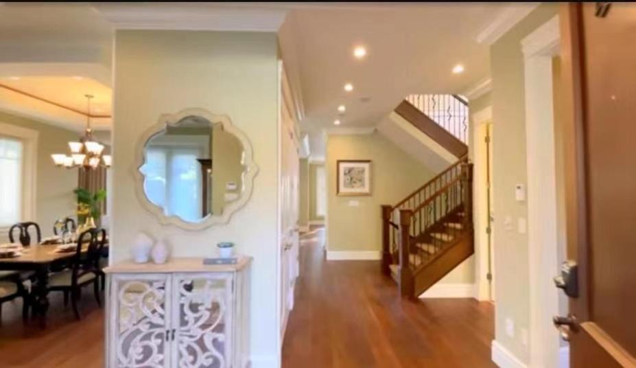Spacious Cozy House In Vancouver West エクステリア 写真